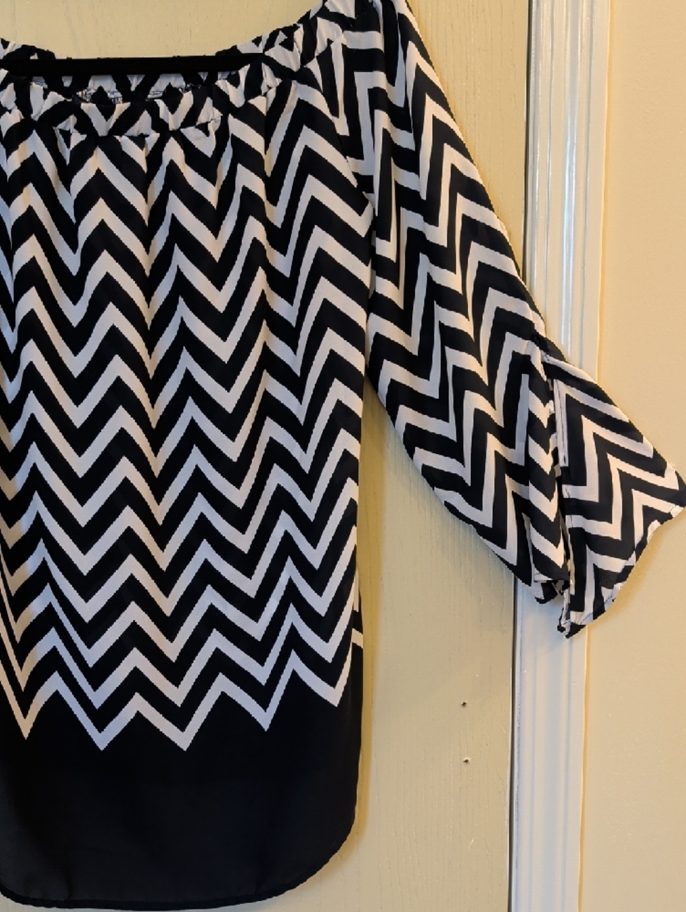 Tacera Navy White Chevron Off Shoulder Blouse Size M Boho Flowy Hi Low Top - Picture 3 of 9